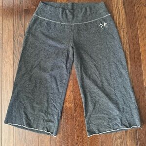 Green Apple Y2K 2000s soft bamboo vintage yoga pants ¾ length gray medium